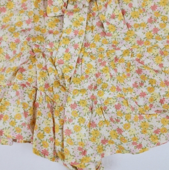 SO high rise ruffle yellow floral shorts Size XS - Picture 6 of 9
